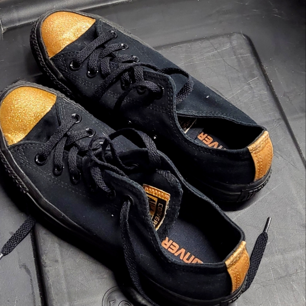 Converse size 7